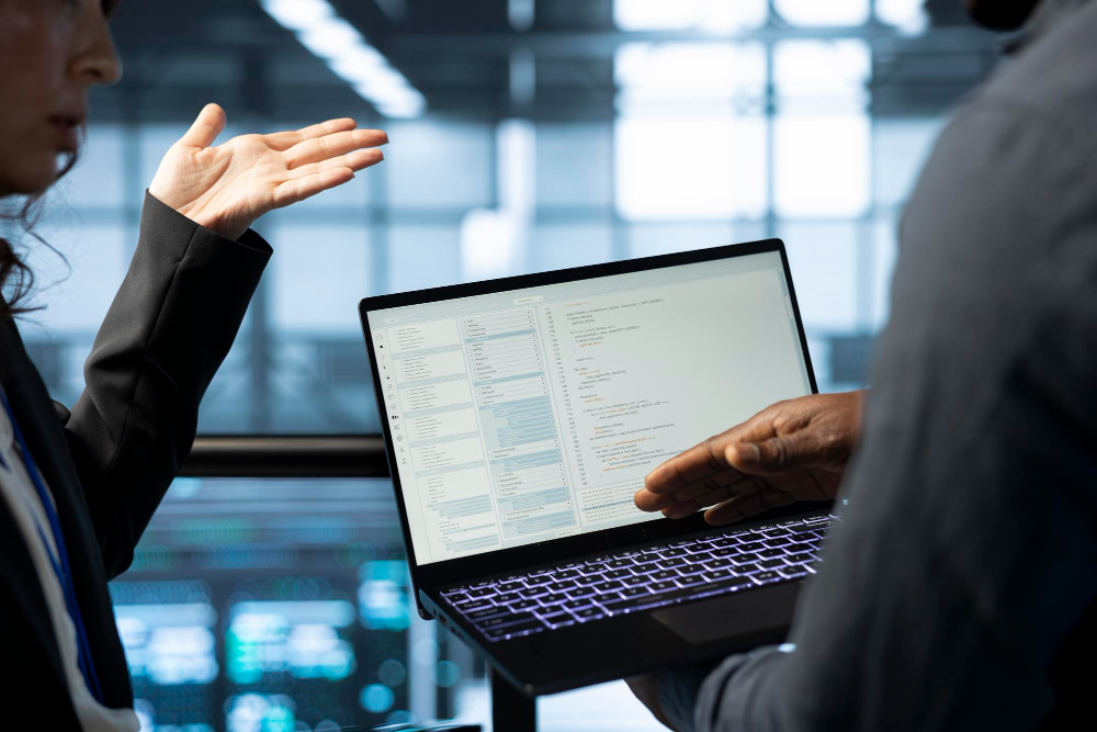 Imagem do artigo em destaque: UUIDv7 vs UUIDv4: Why Time-Ordered Identifiers Are Taking Over