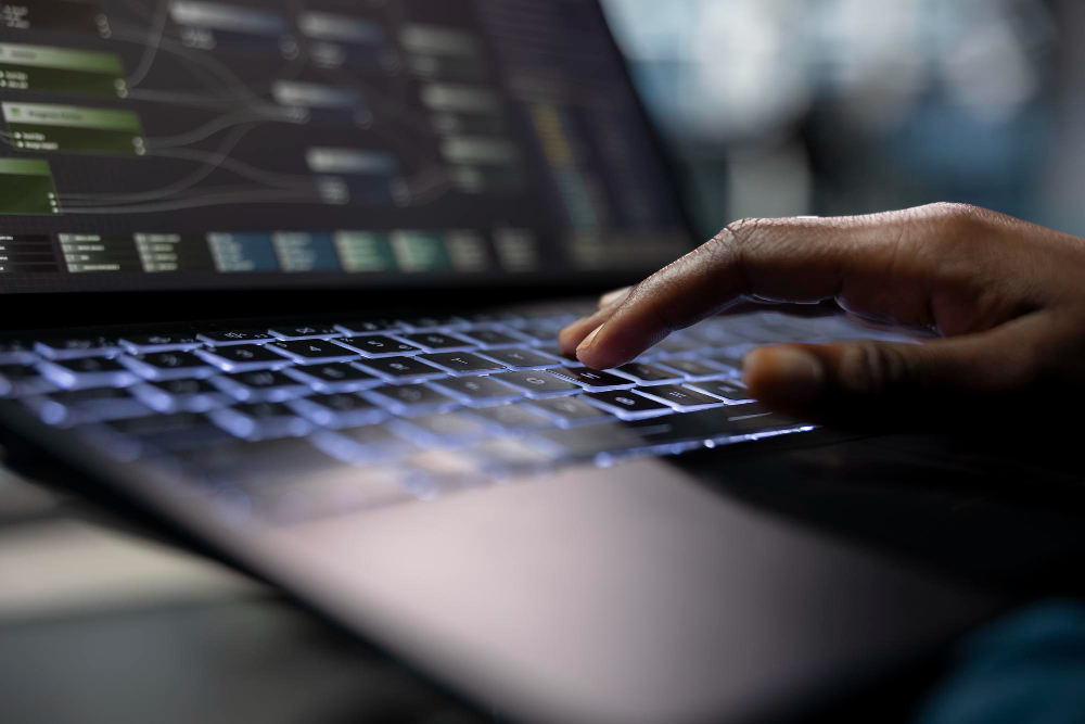Imagem do artigo em destaque: Como o UUID fortalece a segurança e a rastreabilidade de dados em sistemas modernos de software distribuído